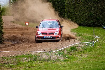 Suzuki Jimny mit unserem Micra