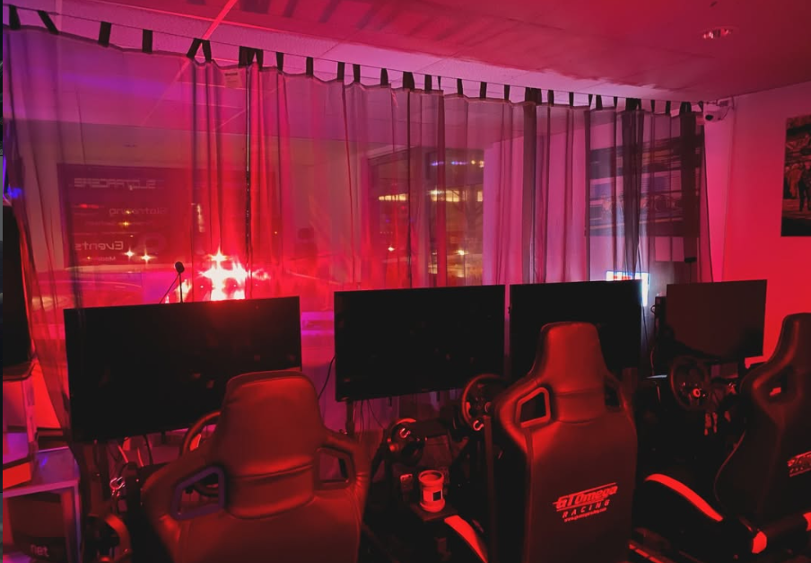 Purer Simracing-Vibe in unserer RacingLounge77!